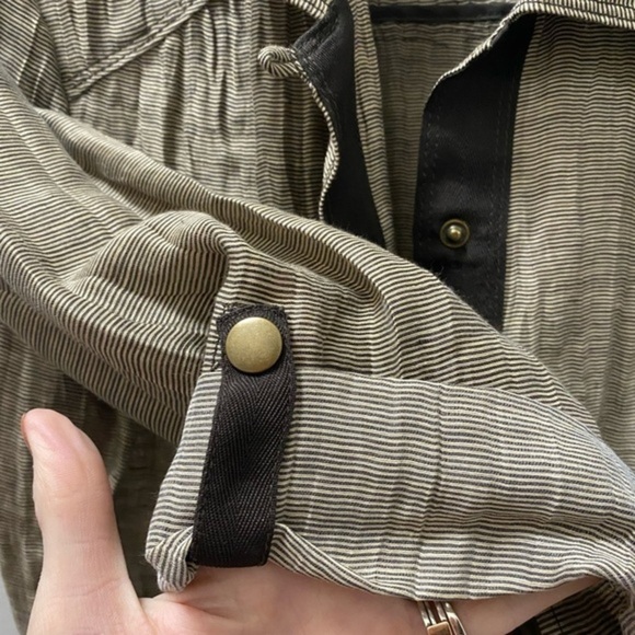 Chico’s Taupe Winched Waist Lightweight Jacket. - Picture 10 of 13